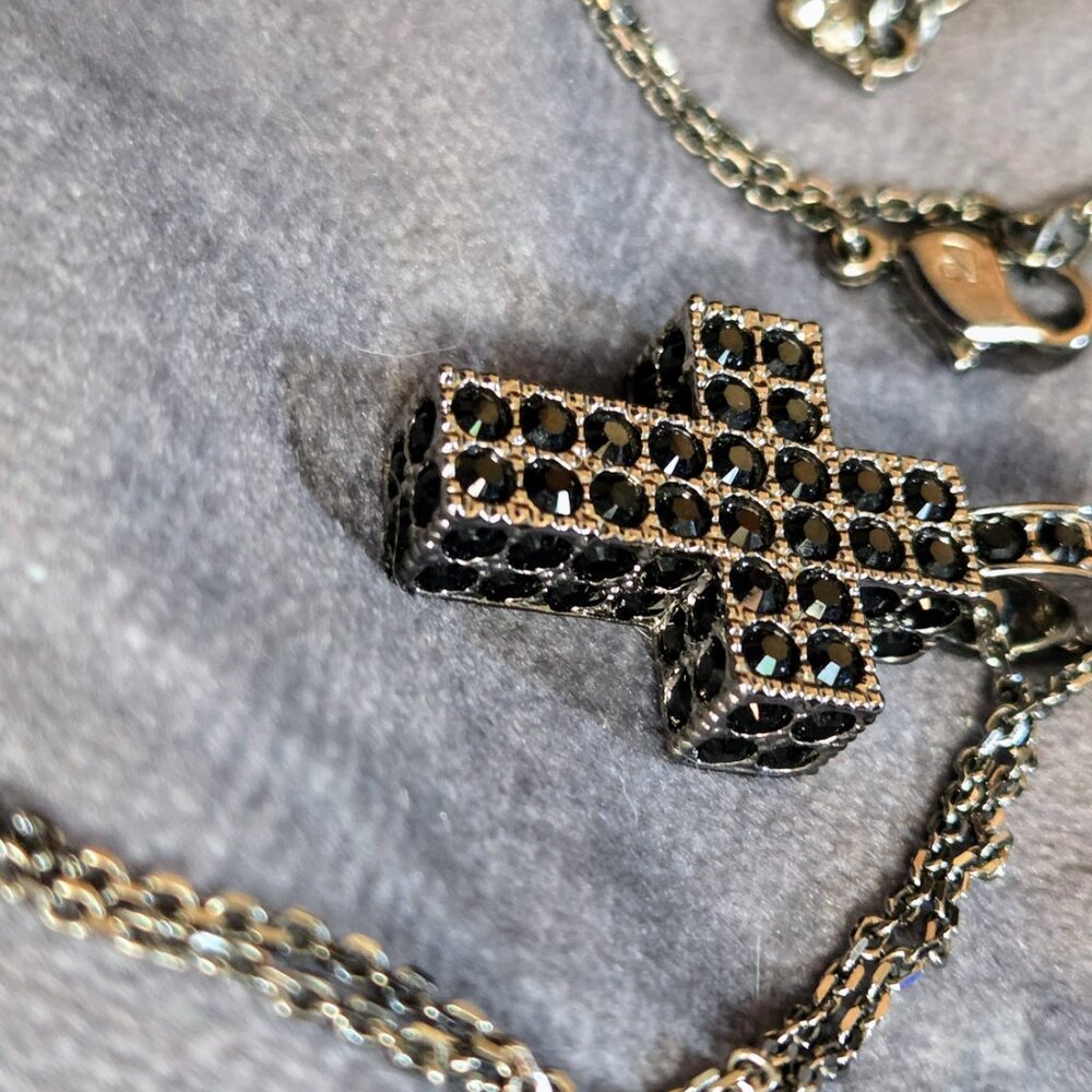 🦢 SWAROVSKI Black Crystal Cross Pendant Necklace Swan Logo 16"+2" extender - Picture 2 of 7